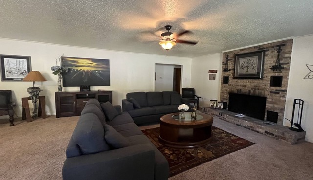 Two bedroom House with fenced in yard, covered patio area, located at the Joplin Inn at the entrance to Mountain Harbor, just 1 1/2 miles from Lake Ouachita. by RedAwning in Mount Ida