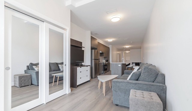 Unit 5 - Modern Fully Furnished 1 Bedroom Apartment in Toronto