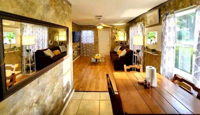 UNIT A · Private Lakeside Bungalow! Comfy, Clean, 1GB WiFi