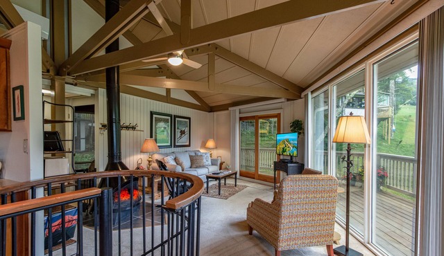 Upper Level Duplex - 'Slopeside Hideaway' Ski In/Ski Out
