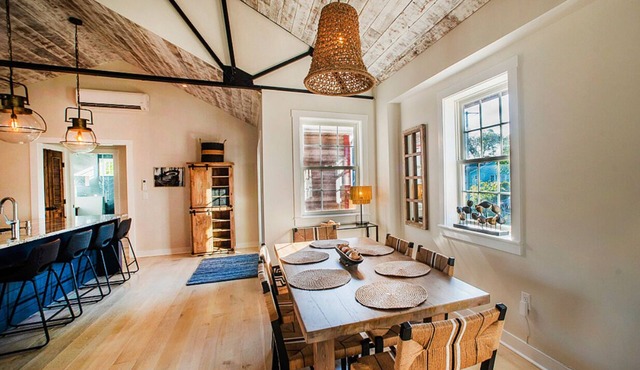 Upscale Downtown Suite in Lewes in Lewes