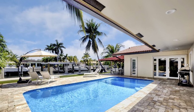 Upscale, luxurious WATERFRONT pool home. in Pompano Beach
