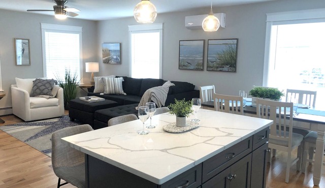 Upscale Spacious OOB Beach House - Seasonal Heated Pool in Old Orchard Beach