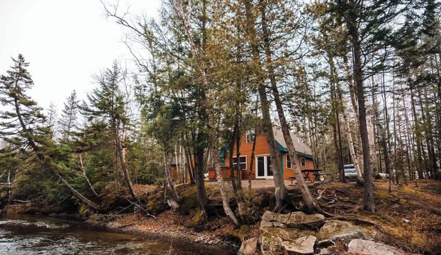 Valley High Riverside Cabin