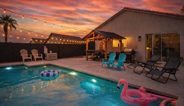 Vegas Vista - Retro Arcade Villa with Pool Spa & BBQ Gazebo
