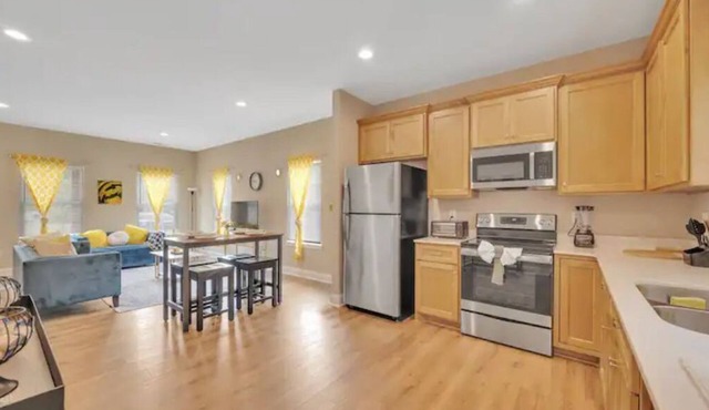VELVET CHIC 2 bed/1 bath - Near FUSE and Downtown