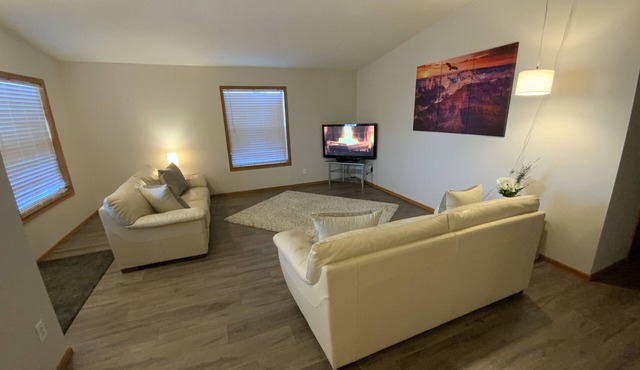 Very Nice 3-Bedroom House both Suites C & D with WiFi in Three Hills in Three Hills