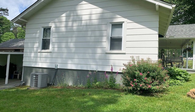 Village Haven: 3-bedroom house in quaint Murphy, NC