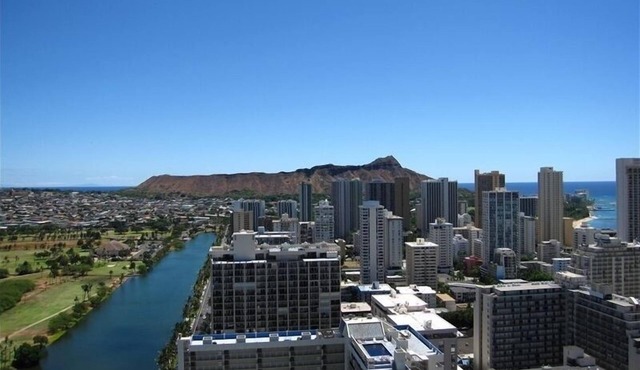 Waikiki Amazing Views ! Great Location! Near Waikiki Beach "30 Day minimum Stay"