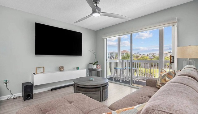 Water Way Oasis 3 Bedroom 2 Bath on The beach