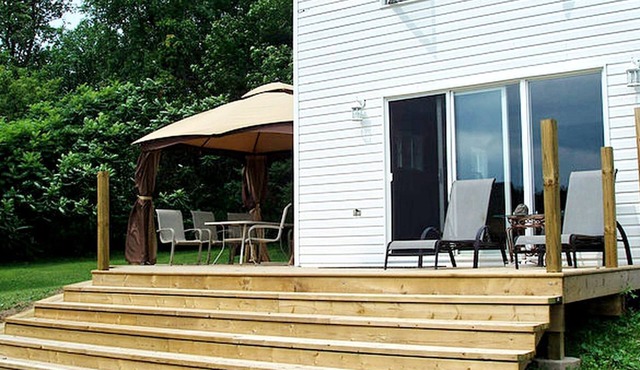 Waterfront Cottage Getaway with Gorgeous Views in Thousand Islands Park, Ontario in Lansdowne