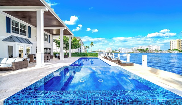 Waterfront Gem! Heated Pool+HotTub! Close 2 Beach! in Pompano Beach