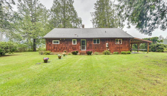 Waterfront Grapeview Escape w/Boat Dock & Views! in Grapeview