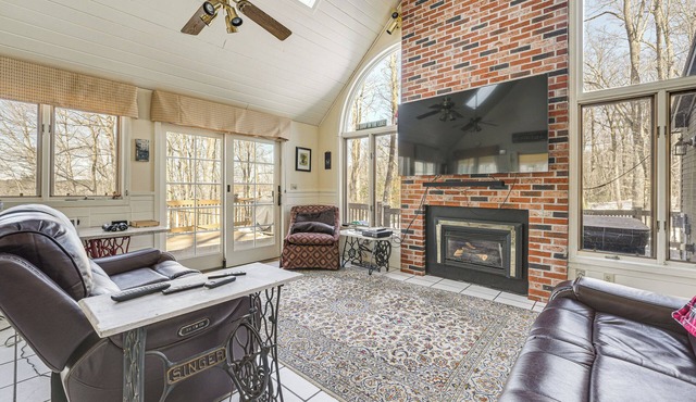 Waterfront Home w/Boat Dock & Sunroom in Gardiner