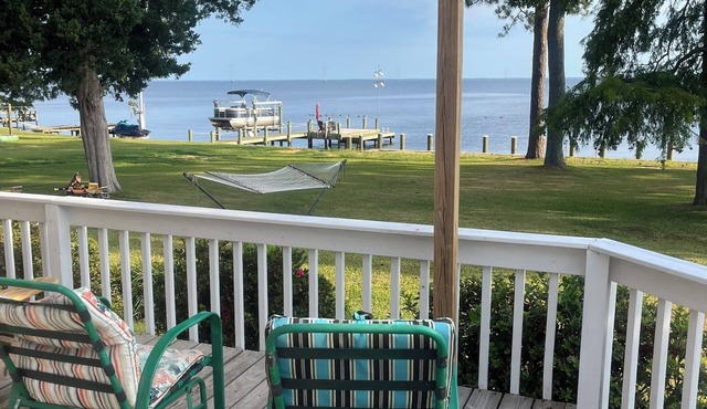 Waterfront home w/private 43 ft pier & GameRoom! fantastic views!