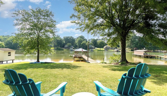 Waterfront Home with Hot Tub, Fire pit, Kayaks, SUP and Private Dock