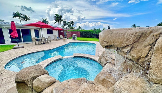 Waterfront Oasis – Private Heated Pool & Waterfall Hot Tub in Pompano Beach