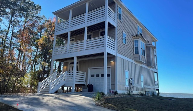 Waterfront Seclusion Stunning Sunsets and Golf!