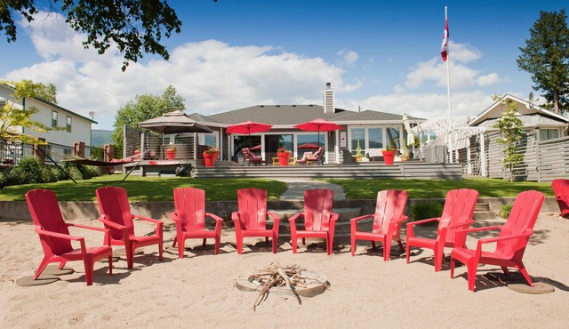 Waterfront Vacation- FULL house with Dock and Buoy in Scotch Creek