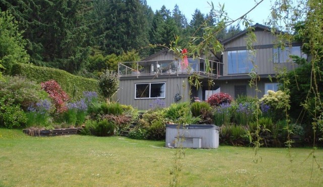 Waterfront Vacation Home -only for longer term stays(please contact for details) in Sechelt
