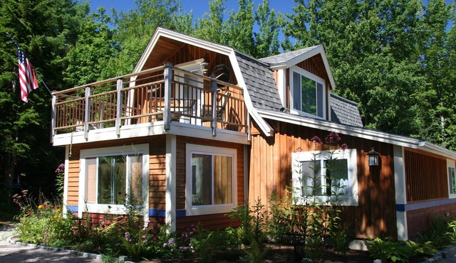 Weekly Discount available! 4 Bedroom, 2 Bathroom, Walking Distance To Town