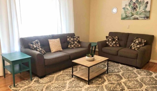 *Welcoming Cary Townhome*King Bed*Long Term Stays*