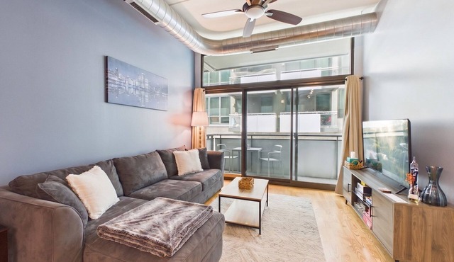 West Loop Condo w/Parking + Gym - Walk to Fulton Market