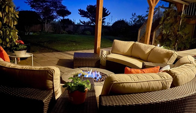 WEST SEATTLE Daylight Basement Villa~easy Seattle access for games & concerts in Seattle