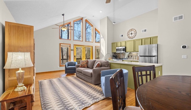 WhatAView Cottage - Rushing Creek and Mountain Views