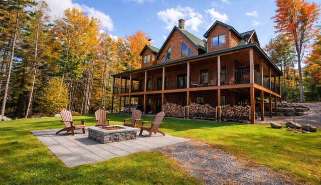 Wicked Moose Cabin* Waterfront*Sleeps 12* Hot Tub* Pet Friendly*Large Dock
