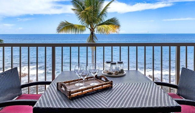 WOW! Stunning Kona Reef Direct Oceanfront Condo-Top Floor, Gorgeous Sunsets, A/C