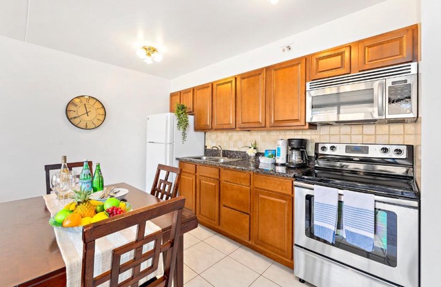 36Fl with Ocean View, Mins to Waikiki Beach, Parking