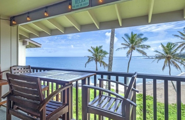 Beachside Kapaa top floor condo + A/C