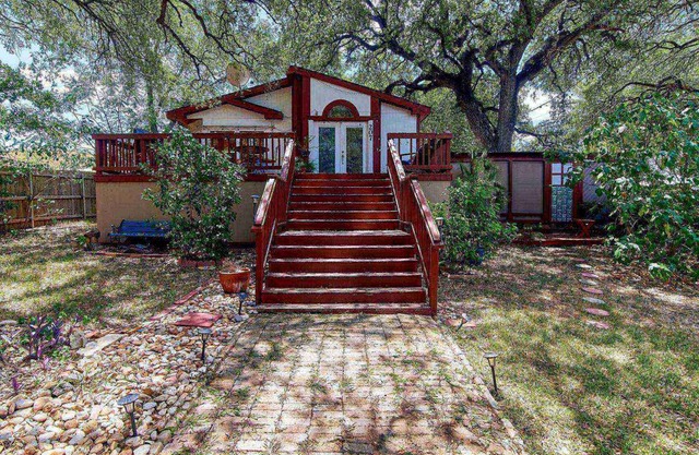 Come & Experience the True South Austin Vibe! Authentic Artist Bungalow- Walk to Dining- Mins to DT in Austin