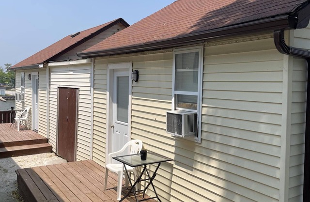 Dock Life Beach Cottage Wasaga 