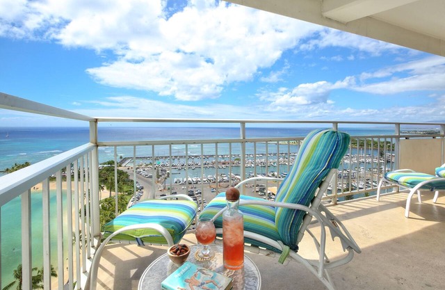 Panoramic Ocean Views Remodel - FREE Parking/Wi-Fi, AC, Washlet, Sleeps 6