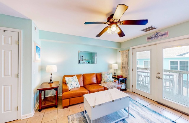 Two-level condo with pool & private balcony - walk to beach and Northside Park