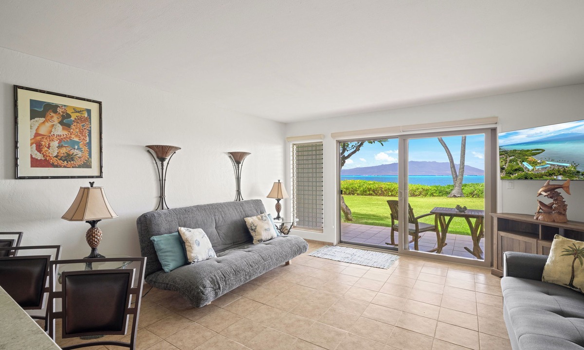 Ualapue Apartment | Oceanfront Condo w/Pool & Grills in Molokai!