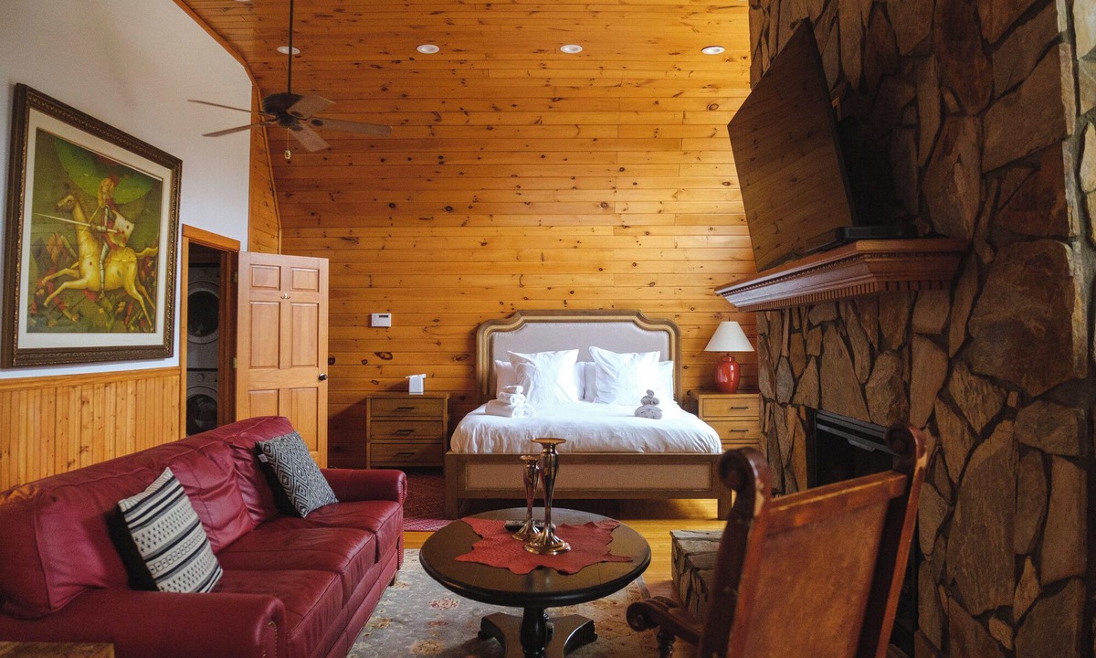 Hendersonville House | The Horse Shoe Farm