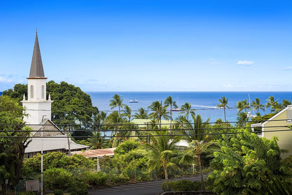 Historic Kailua Village Condo | Cozy Oceanview Unit w/AC & Shared Pool in the Heart of Kona Town: Kalanikai 306