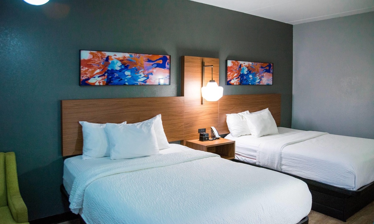 Cape Fear Hotel | La Quinta Inn & Suites by Wyndham Fayetteville I-95