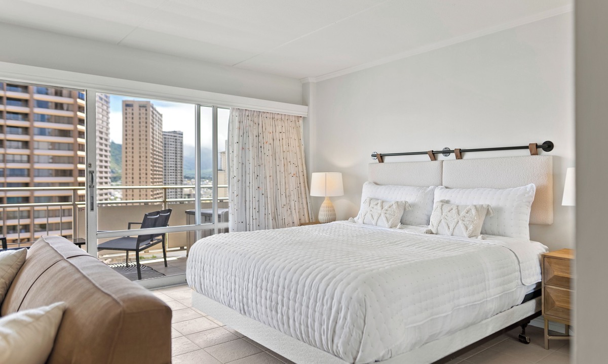 Waikiki Condo | Delightful City View 1 BDRM Condo, Queen Bed w/Kitchen & AC at the Ilikai