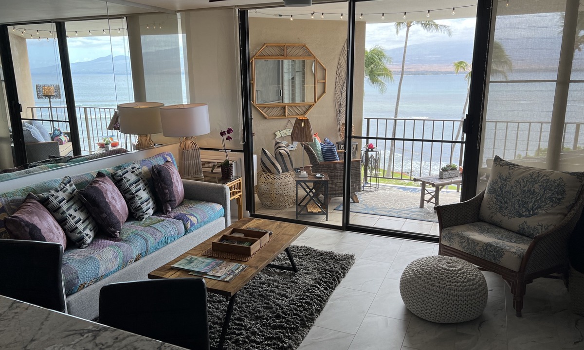 Maalaea Condo | View whales from modern Top floor Oceanfront condo. Maalaea, Haleakala sunrise!