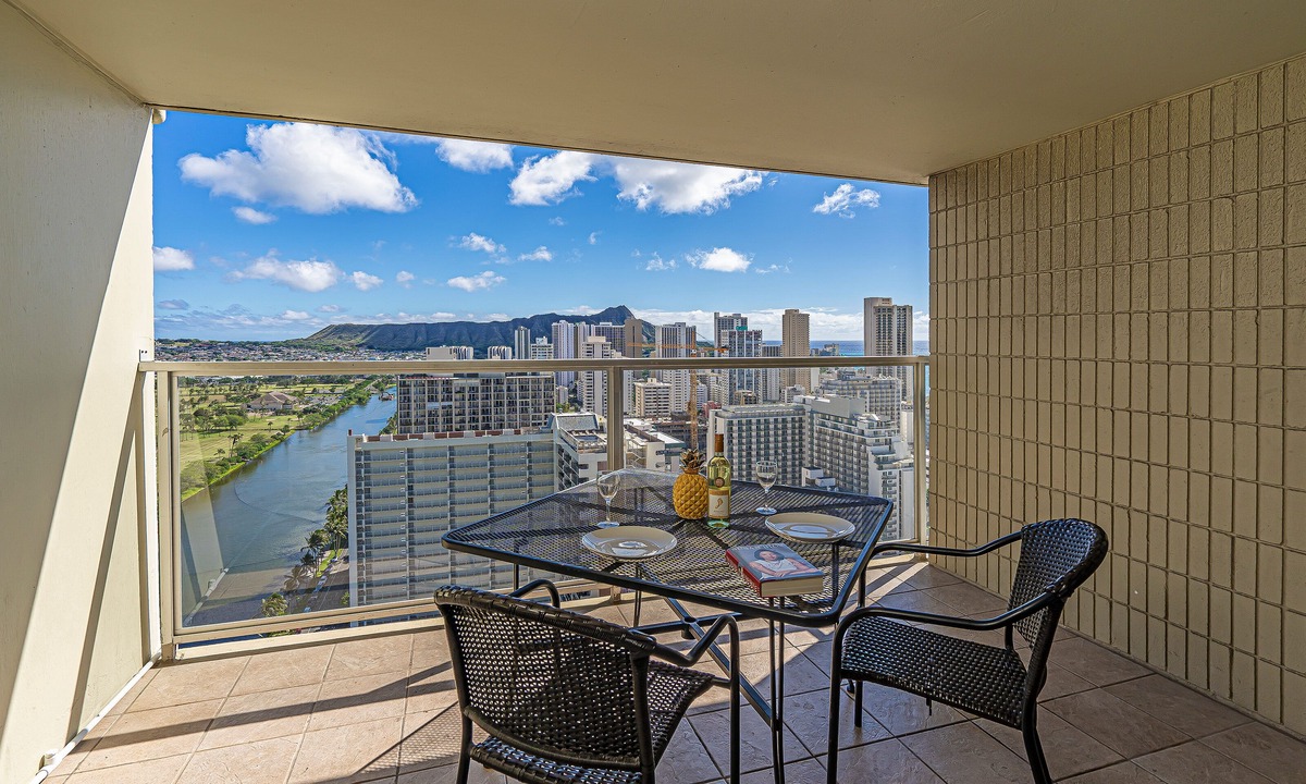 McCully - Moiliili Condo | Ocean-Diamond Head Waikiki Condo at Island Colony Short Walk to the Beach