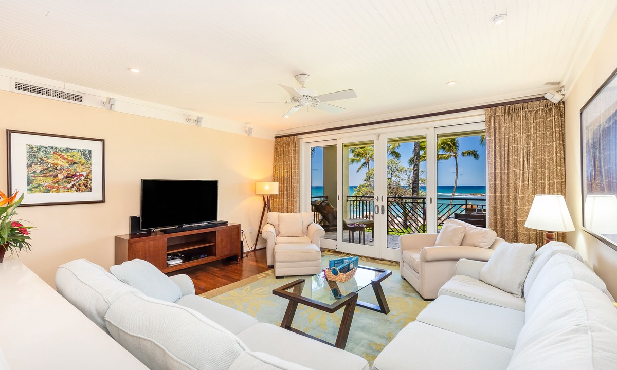 Kahuku Condo | Turtle Bay Villas 201 by Gather: Beachfront w/Shared Pool, Spa/AC