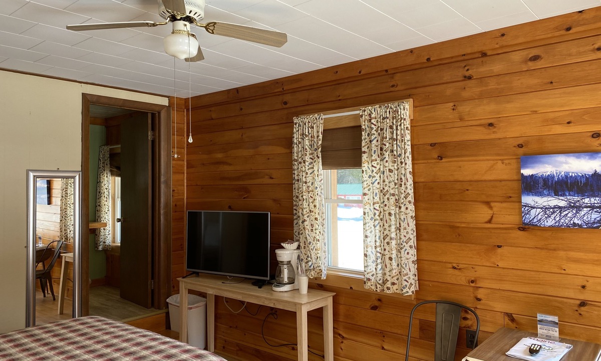 Stratton House | Standard queen bed room sleeps 2