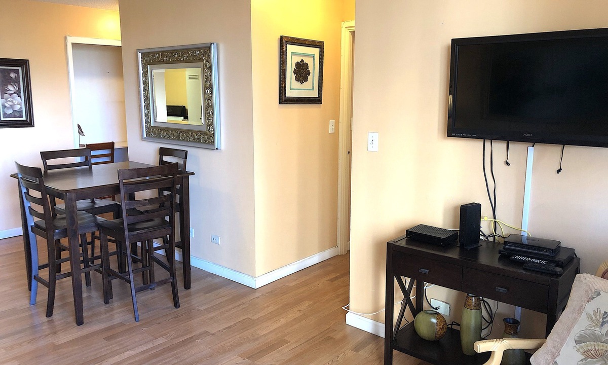 Waikiki Apartment | ~Waikiki~ LOWEST RATES IN AREA ~ 1 Bedroom ~ Fully Furn ~ Blocks to Beach ~