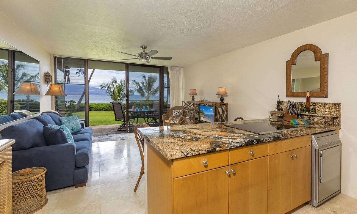 Maalaea Condo | Beachfront condo with ocean views, pool and hot tub summer deals