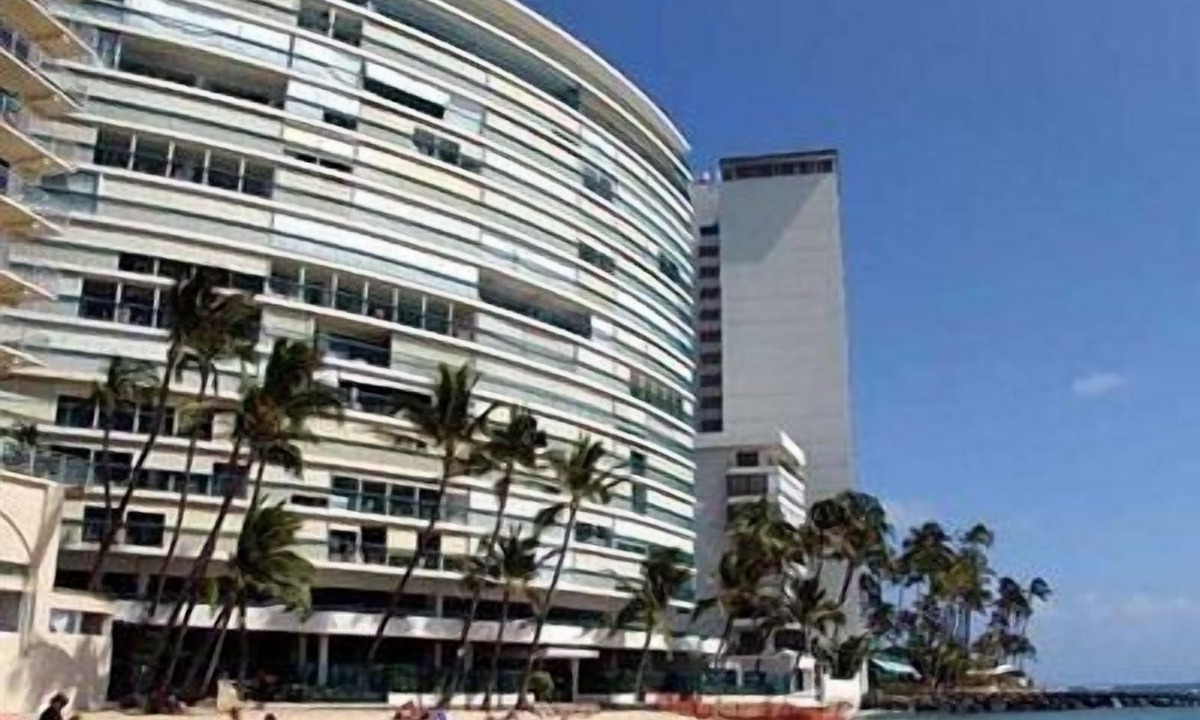 Diamond Head - Kapahulu - St. Louis Condo | BEACHFRONT COZY 1BR/1BA/1PKG IN WAIKIKI