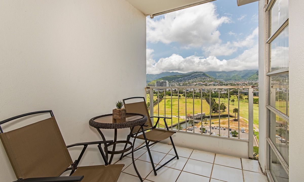 Waikiki Condo | Lucious Green Golf Course-MT Views at Canal House w/Washer-Dryer & Parking